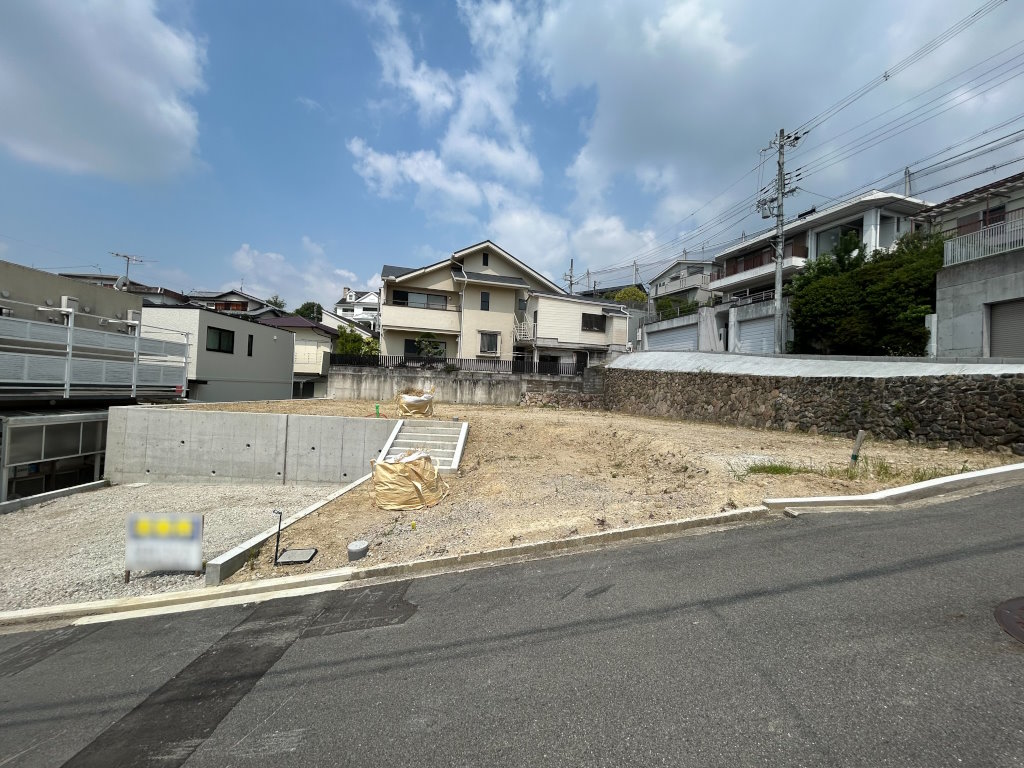 茨木市北春日丘2丁目全2区画の画像