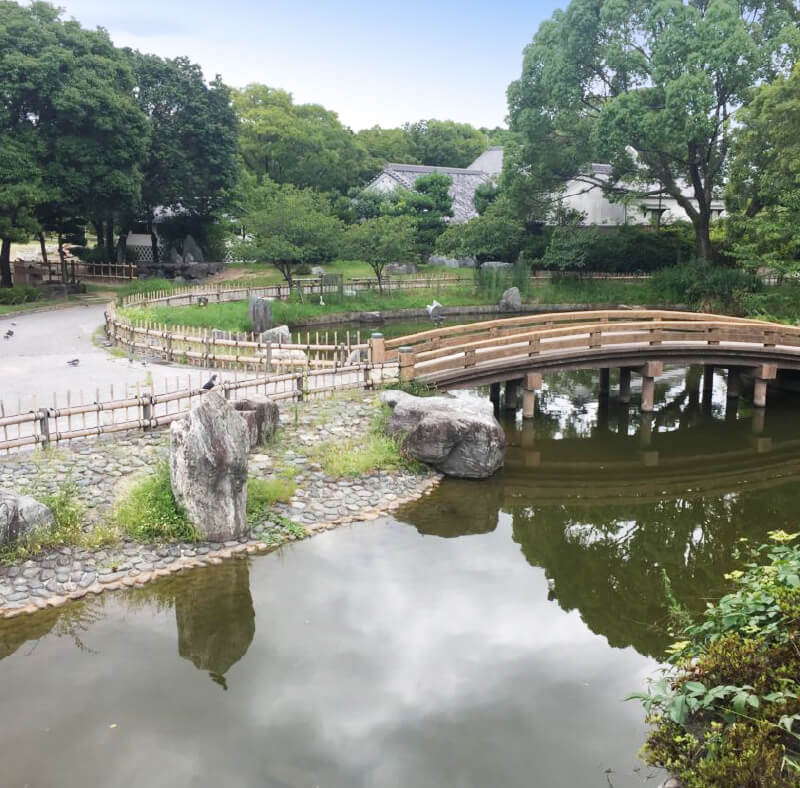 近隣には歴史ある史跡が点在し自然と学べる環境