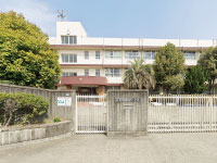 西小学校